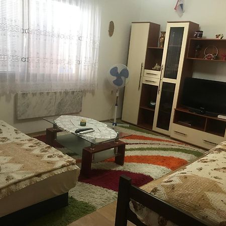 Nis Apartman Exterior foto