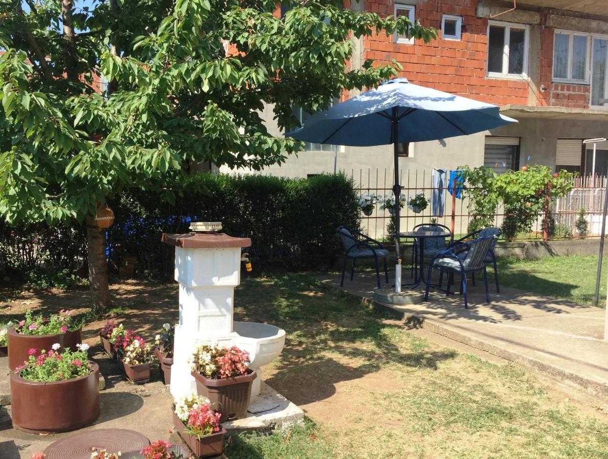 Nis Apartman Exterior foto